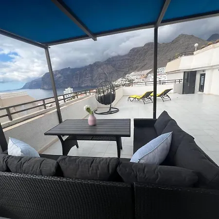 4 Bedroom 2 Bathroom Penthouse With Private Patio And Jacuzzi, Astonishing Views Of Gigantes
